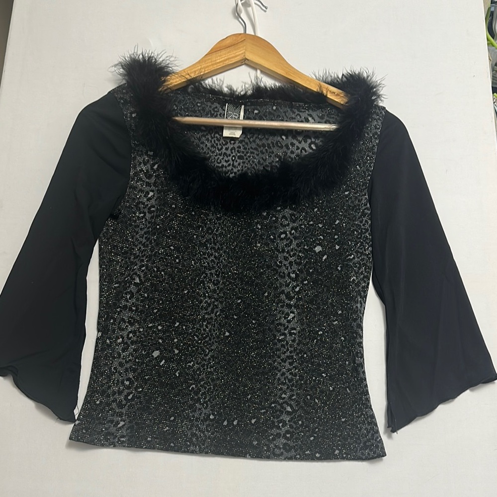 Feather- trimmed scoop neck 3/4 sleeve women size large (Junior size)